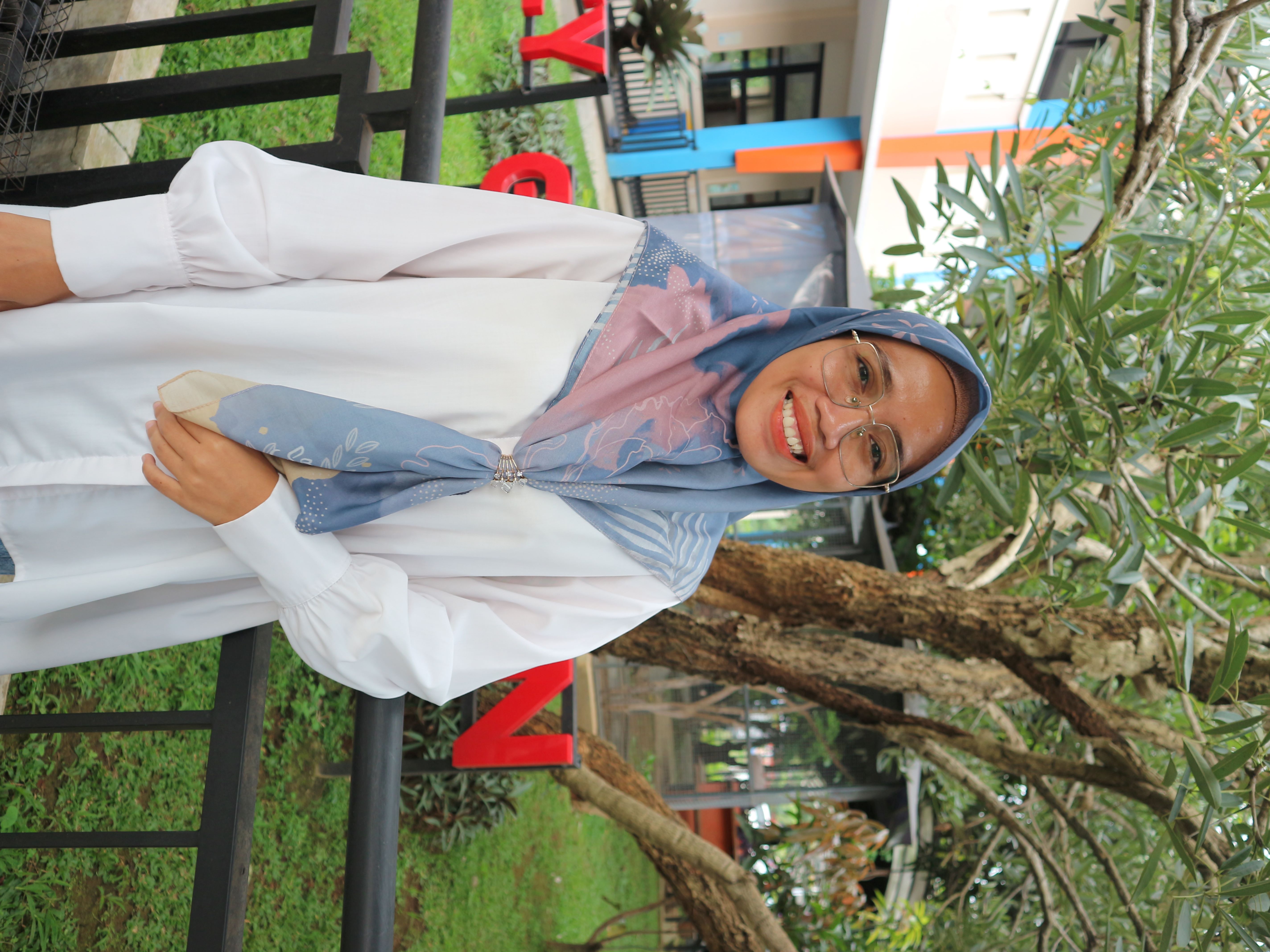 Sophie Meilani Susanti, S.Pd.